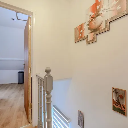 Апартаменти 1vsa Lovely & Welcoming Лідс