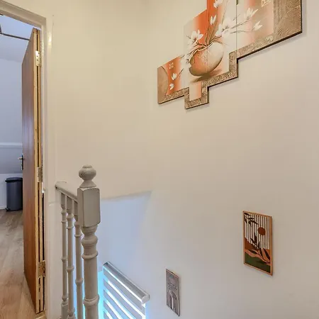 Апартаменти 1vsa Lovely & Welcoming *